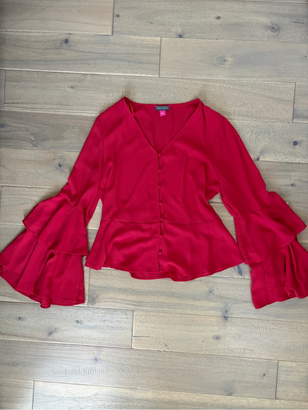 Vince Camuto red V-neck blouse with tiered bell sleeves Small